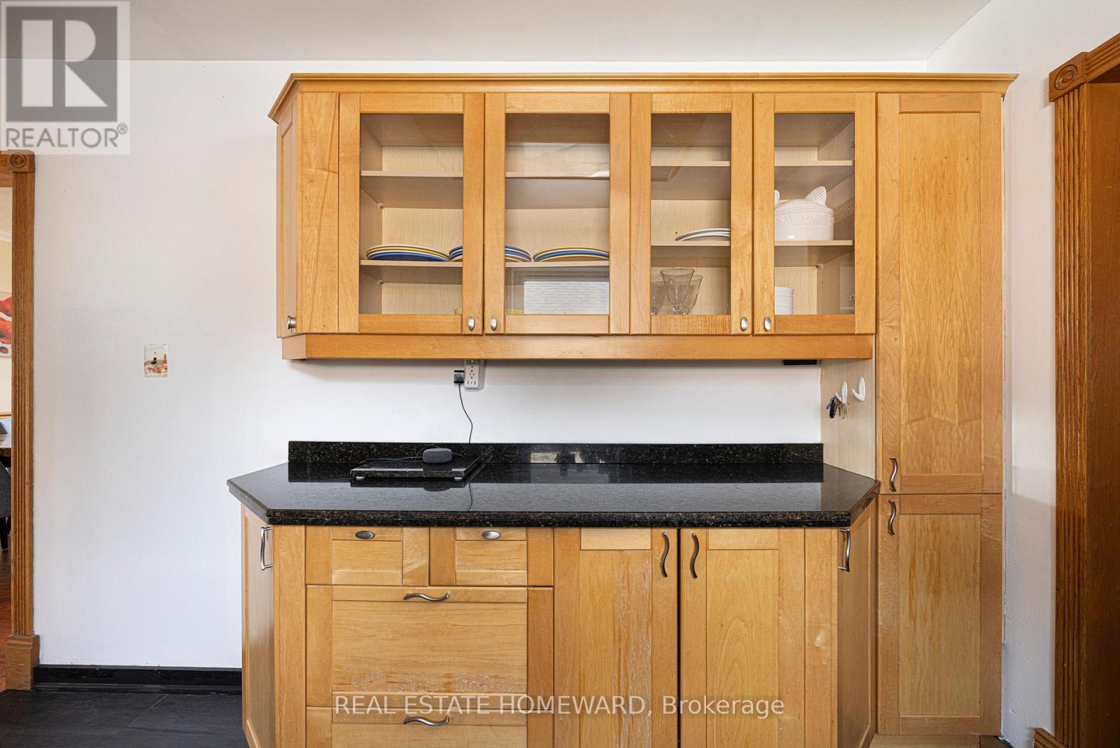 Photo 11 of 121 Sandown Avenue, Toronto ON