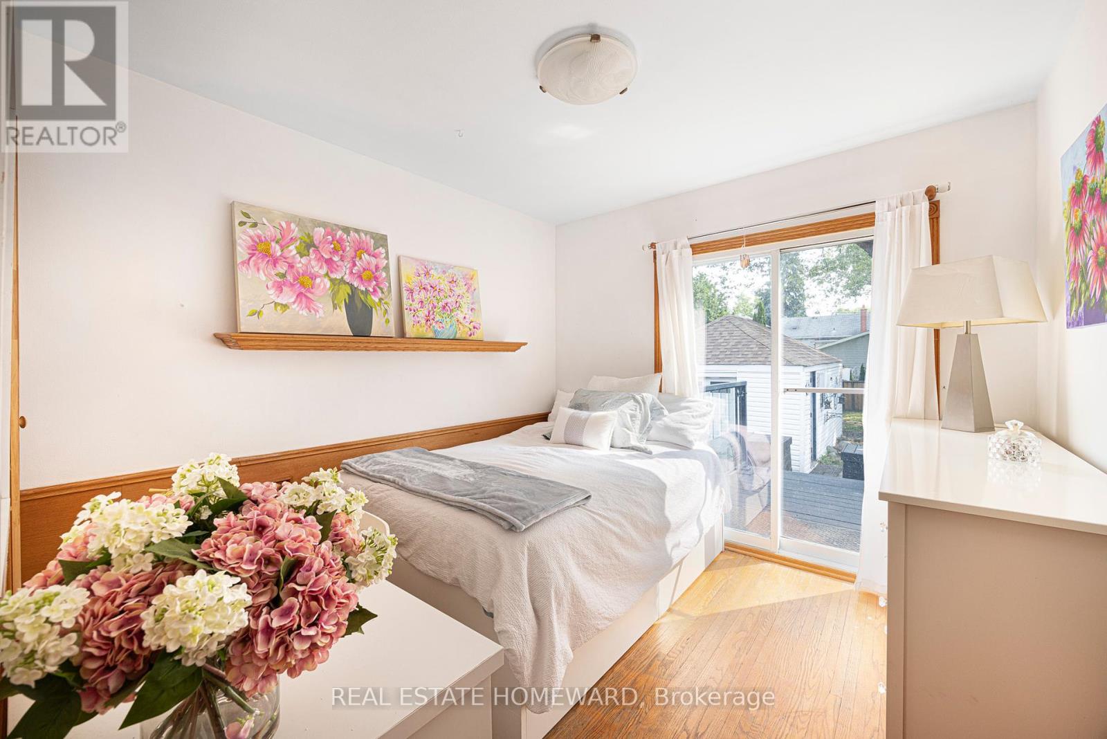 Photo 13 of 121 Sandown Avenue, Toronto ON