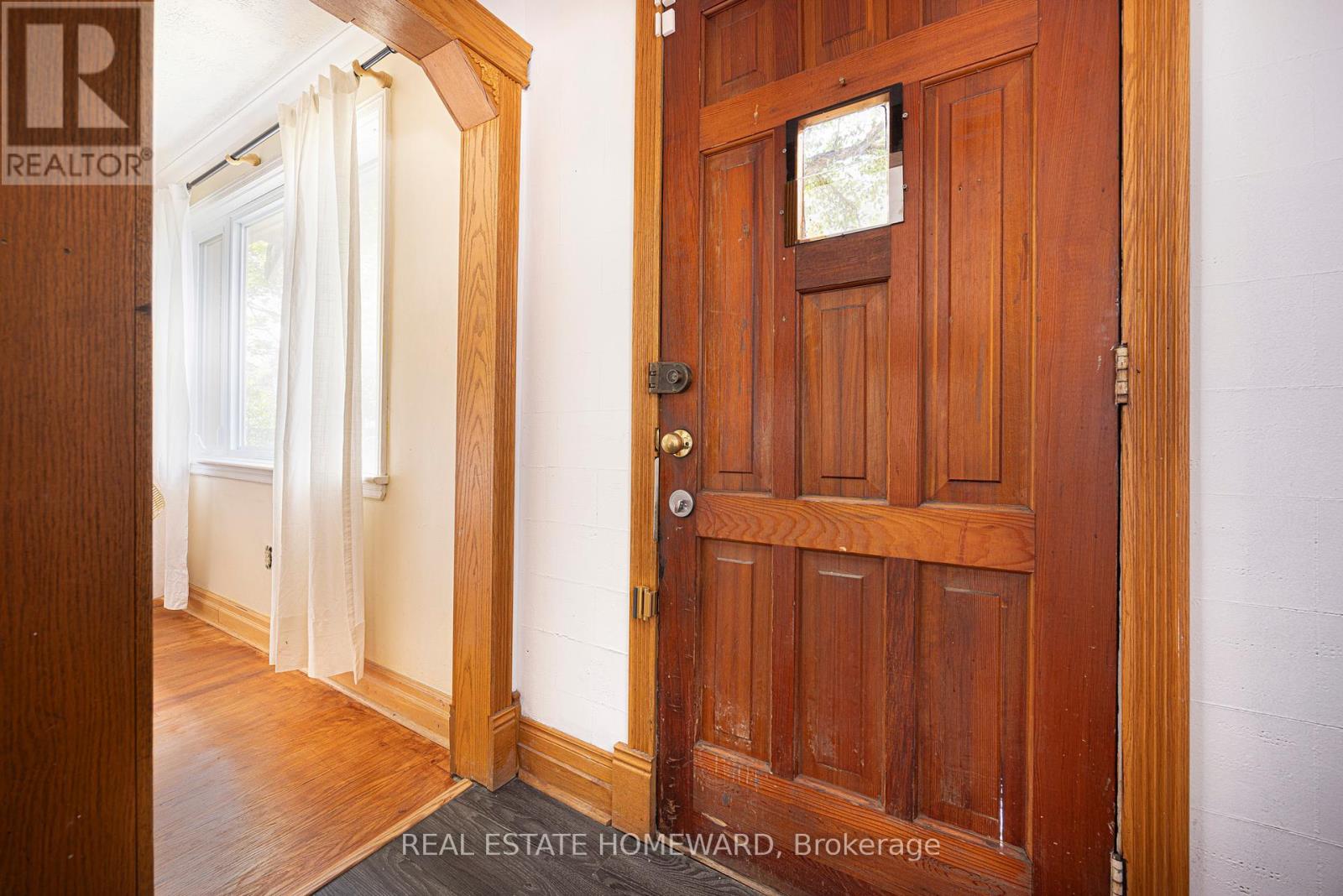 Photo 16 of 121 Sandown Avenue, Toronto ON