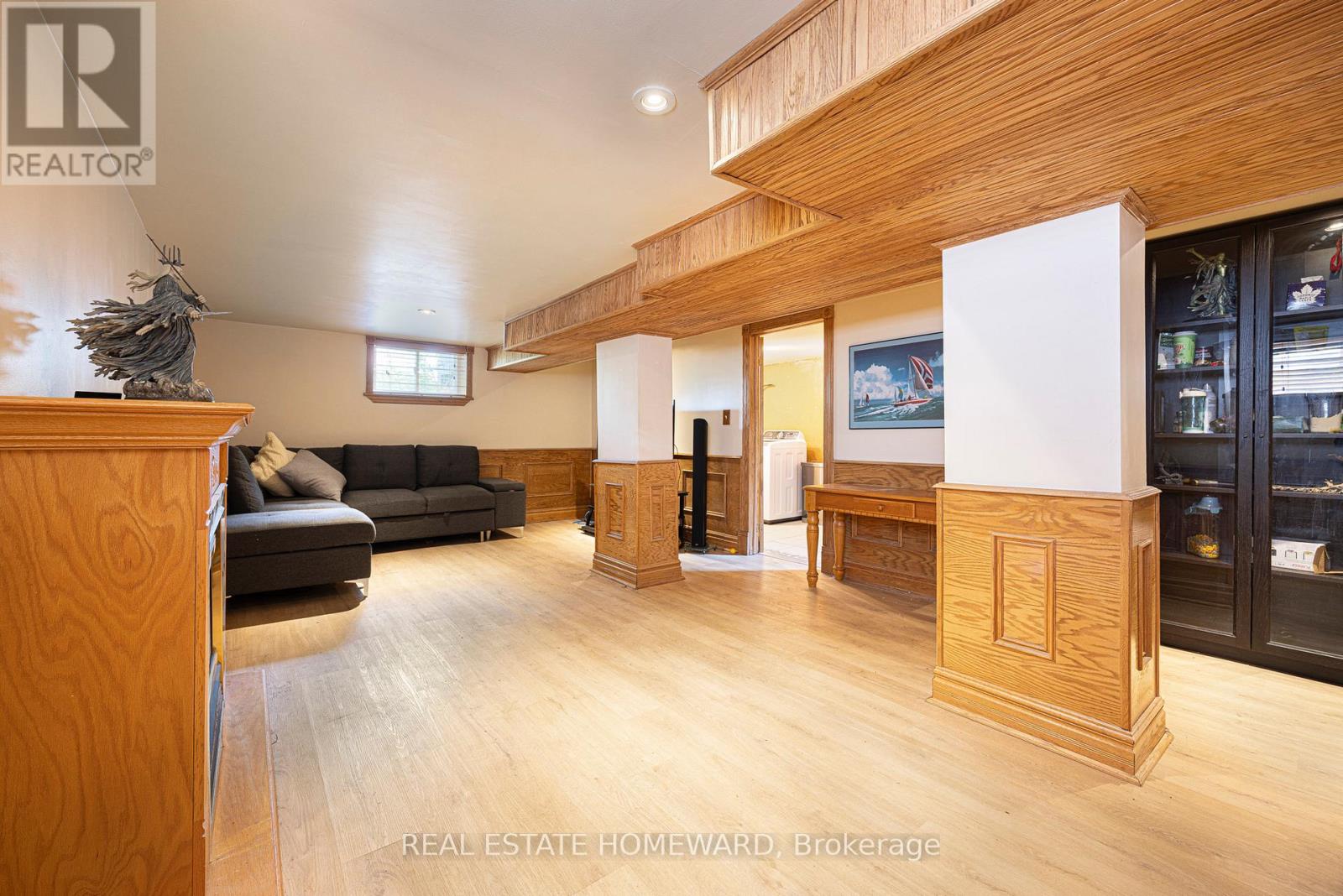 Photo 19 of 121 Sandown Avenue, Toronto ON