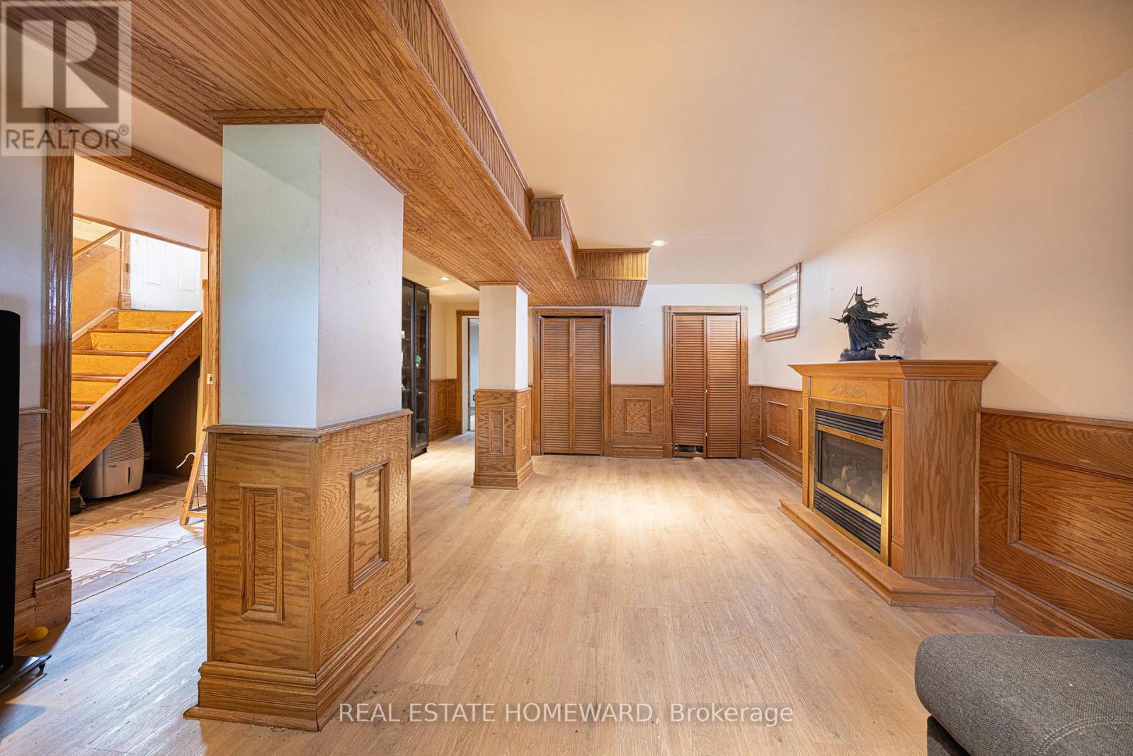 Photo 20 of 121 Sandown Avenue, Toronto ON