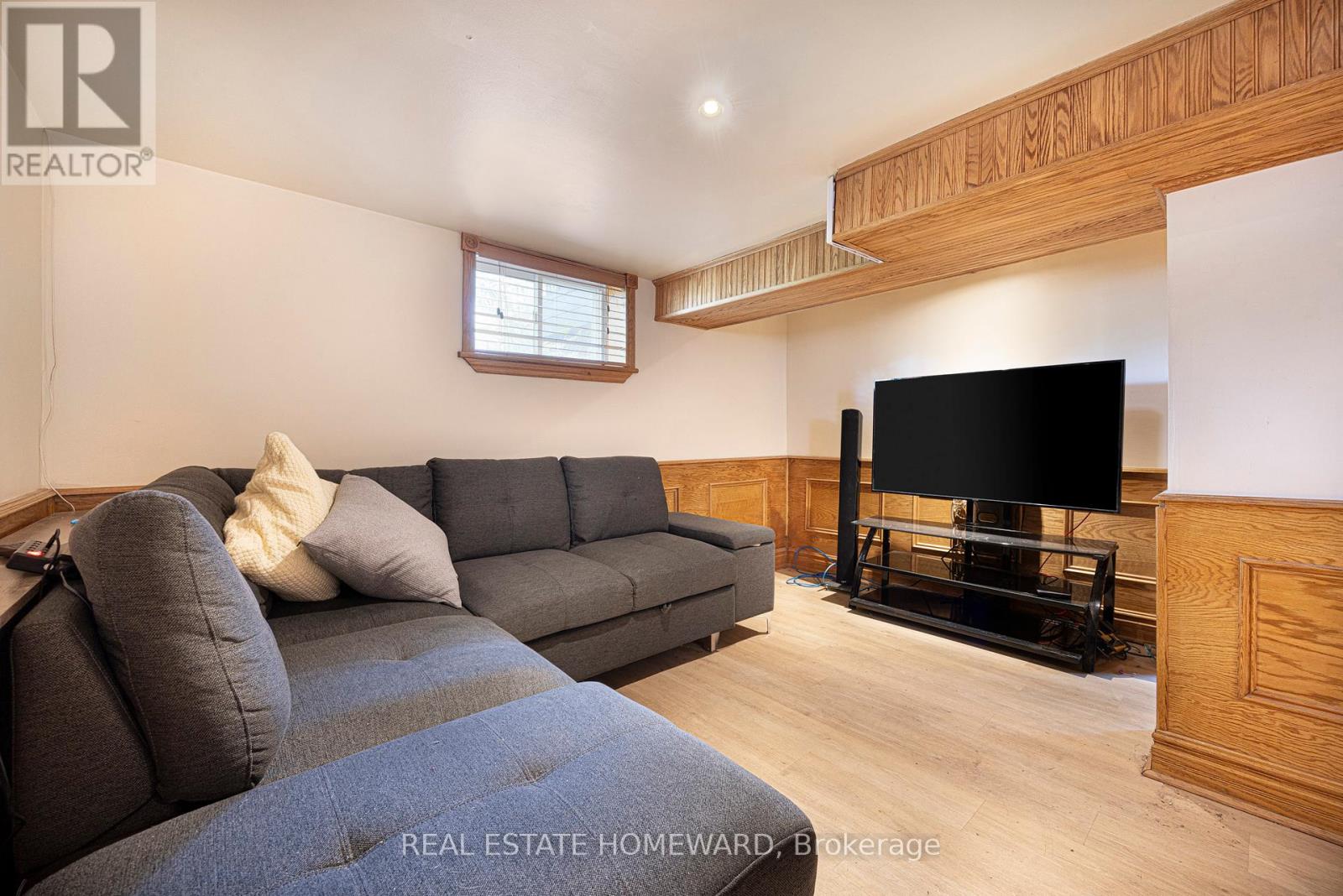 Photo 21 of 121 Sandown Avenue, Toronto ON