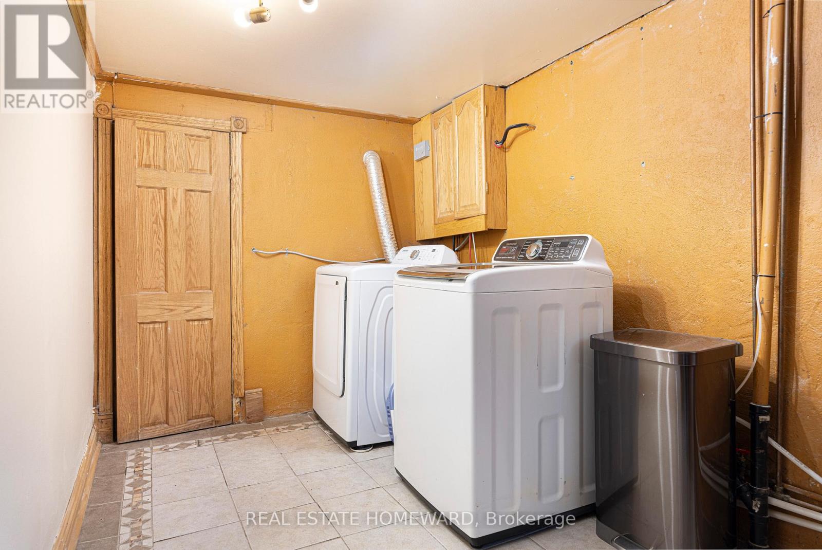 Photo 25 of 121 Sandown Avenue, Toronto ON
