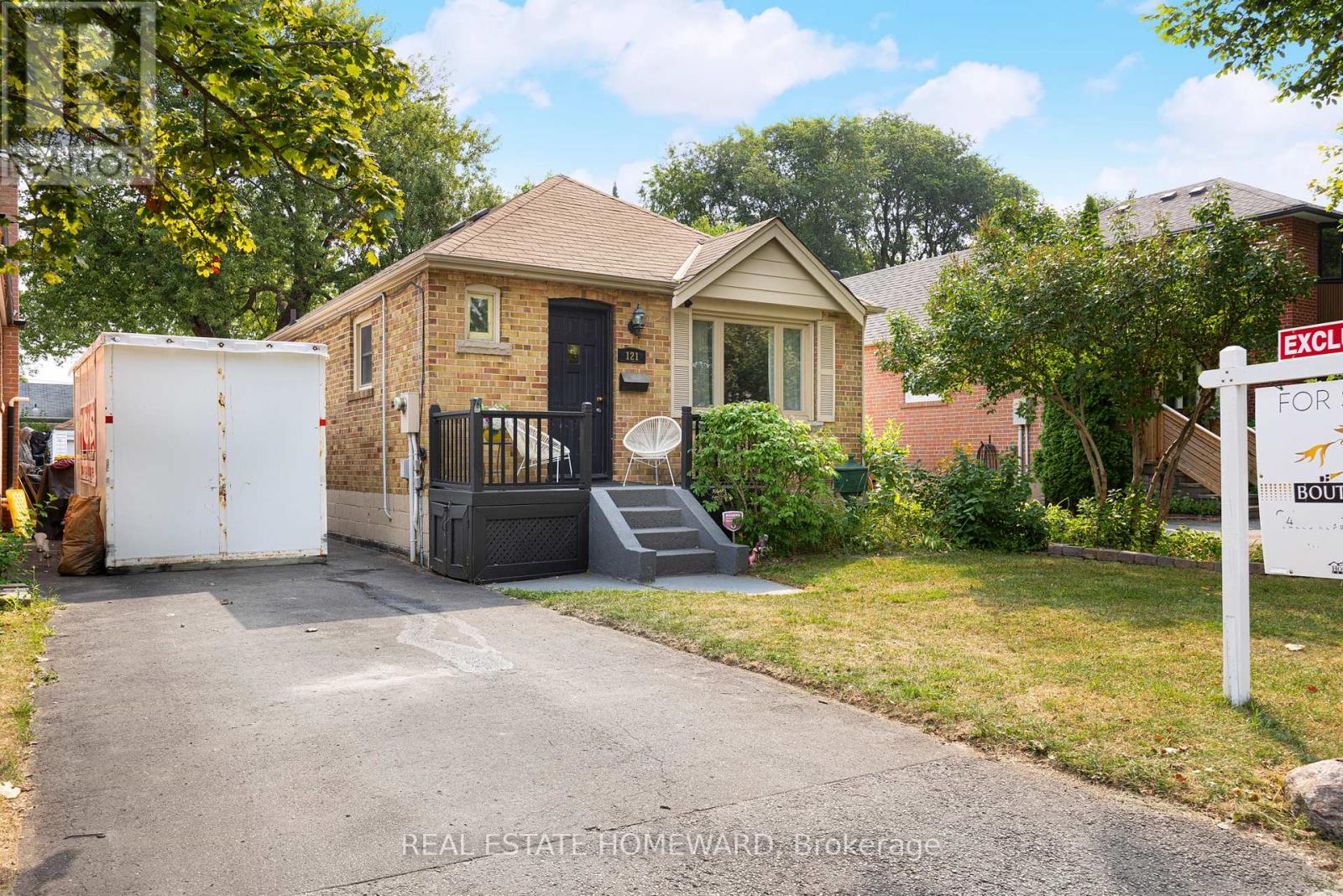 Photo 26 of 121 Sandown Avenue, Toronto ON