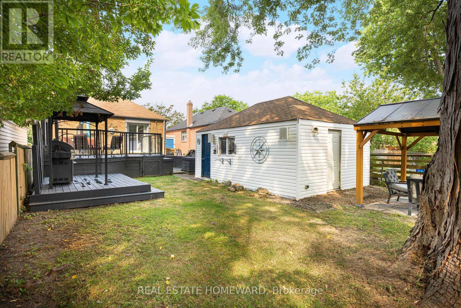 Photo 34 of 121 Sandown Avenue, Toronto ON