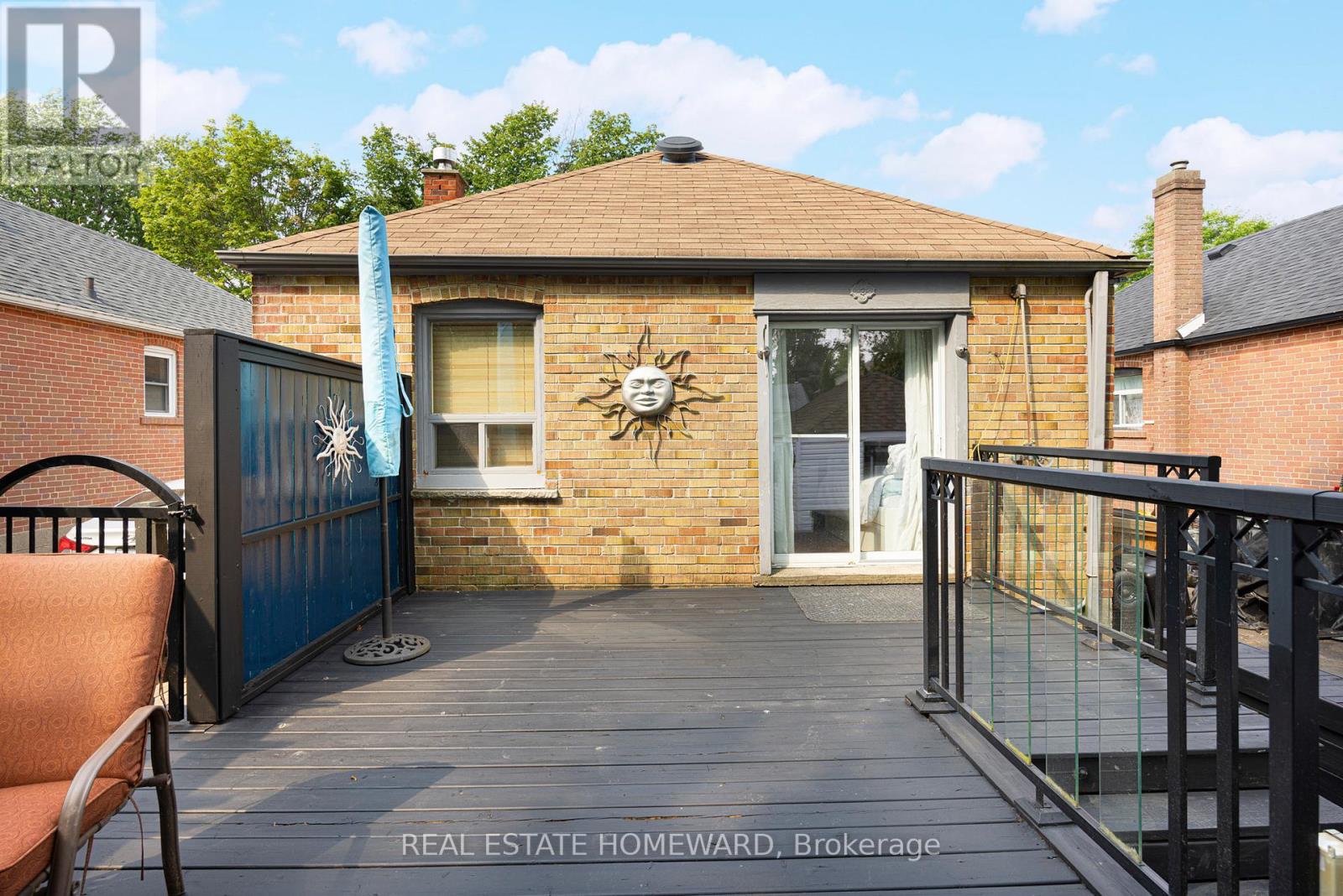 Photo 36 of 121 Sandown Avenue, Toronto ON