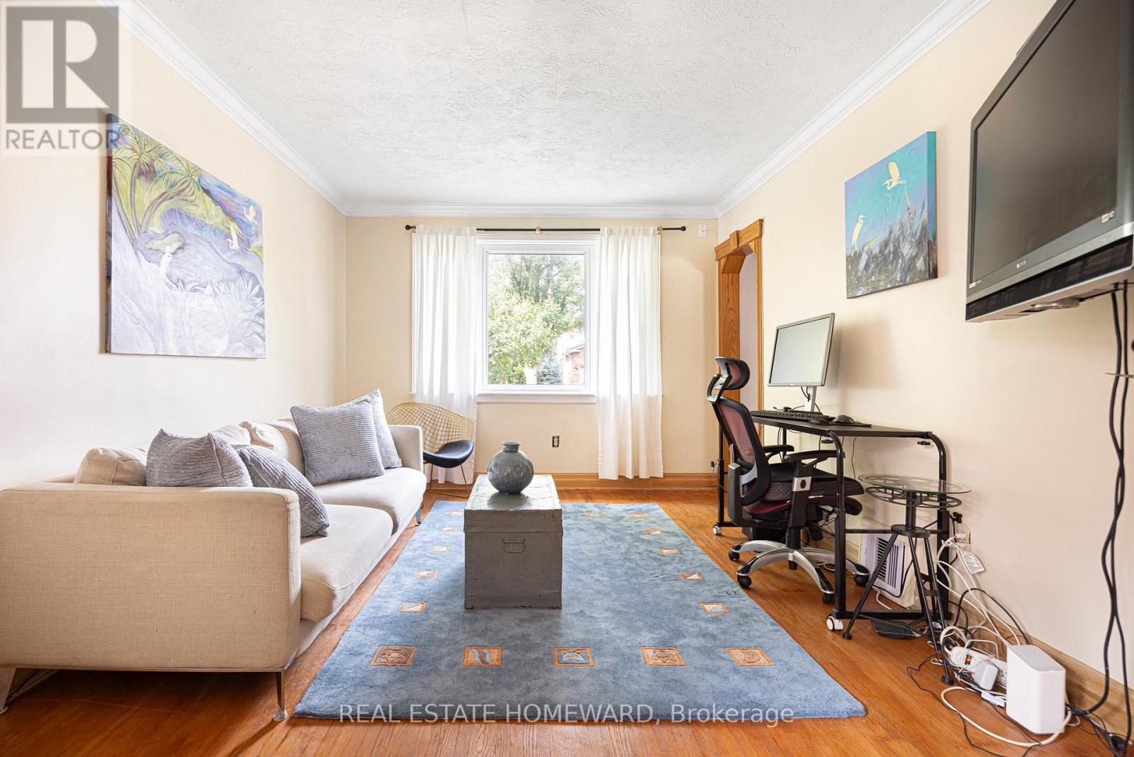 Photo 5 of 121 Sandown Avenue, Toronto ON