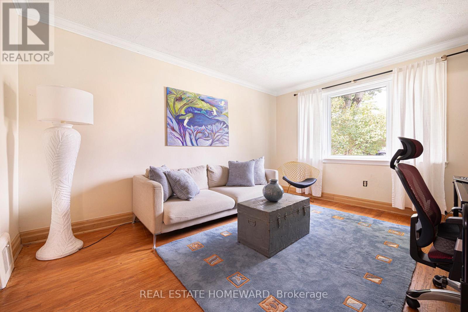 Photo 6 of 121 Sandown Avenue, Toronto ON