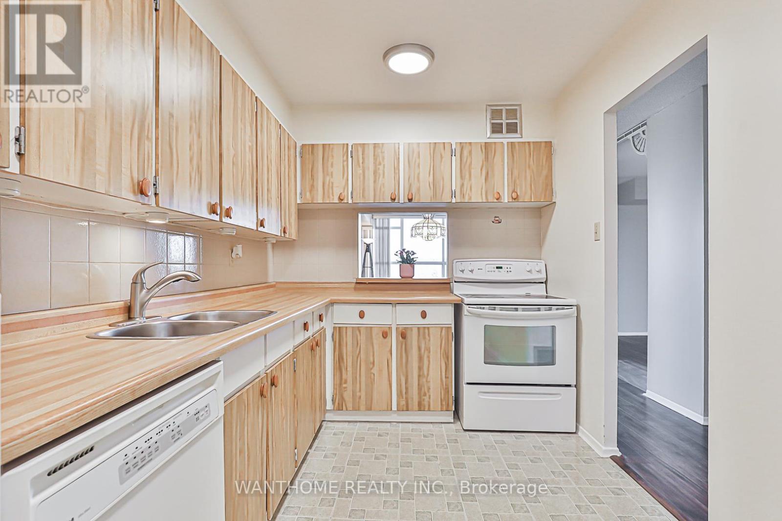 Photo 3 of 801 2365 Kennedy Road, Toronto ON