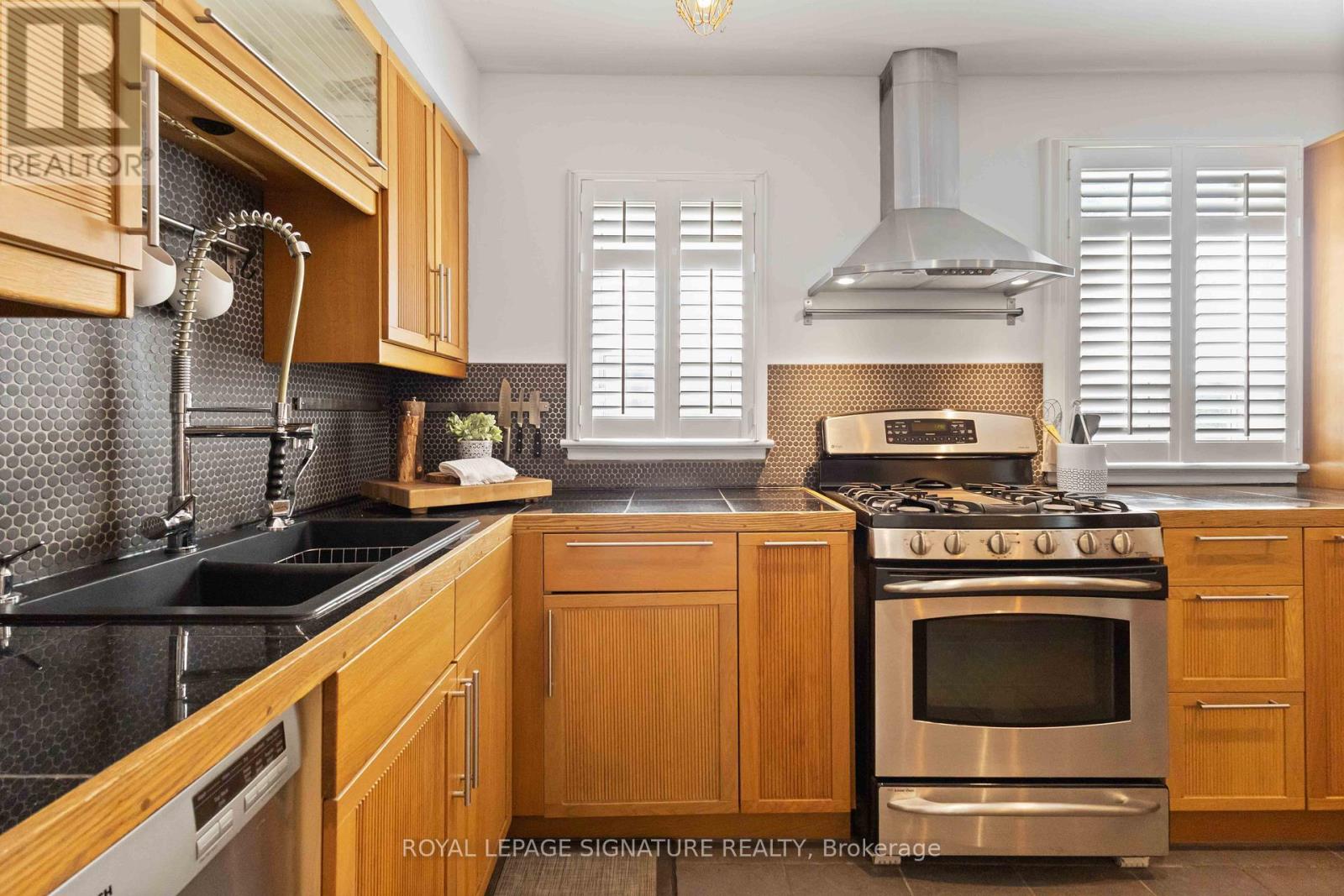 Photo 13 of 83 Harewood Avenue, Toronto ON