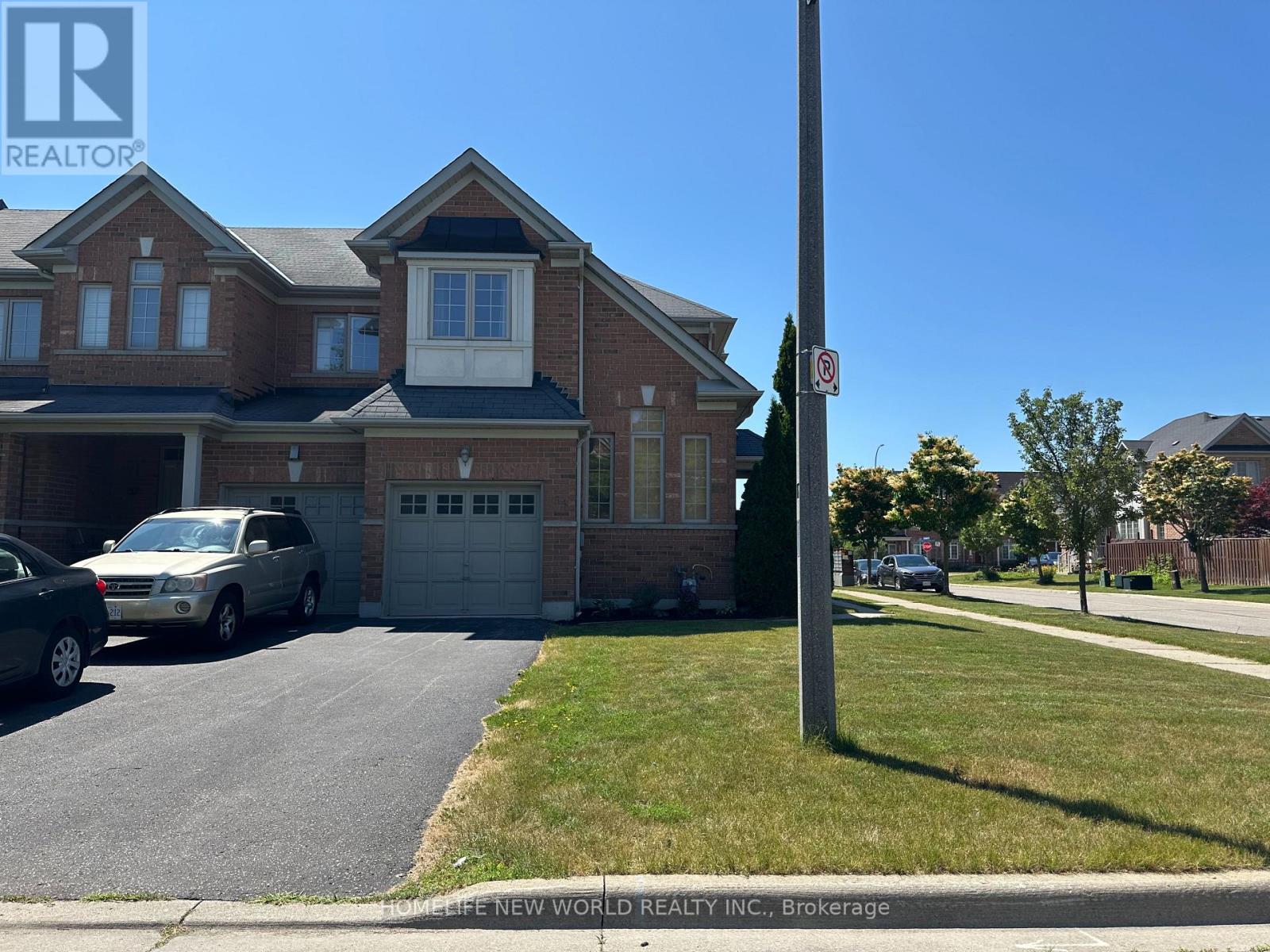 Photo 2 of 35 Westport Drive, Whitby ON