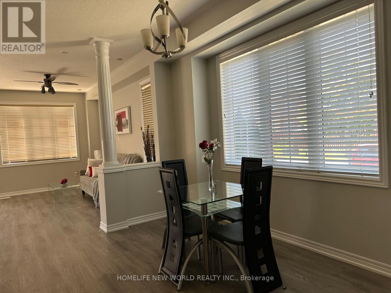 Photo 4 of 35 Westport Drive, Whitby ON