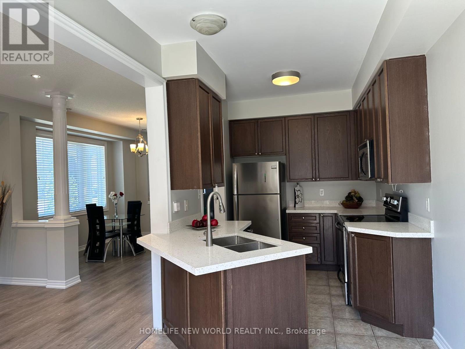 Photo 7 of 35 Westport Drive, Whitby ON