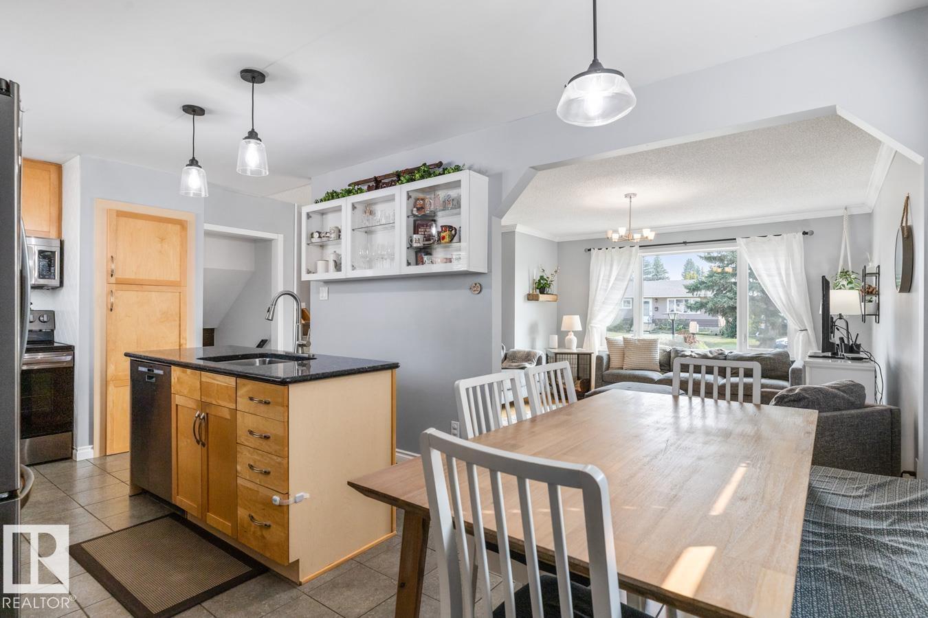 Photo 10 of 8910 162 St Nw, Edmonton AB