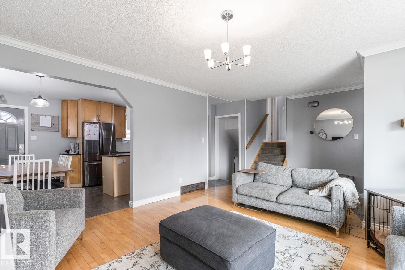 Photo 5 of 8910 162 St Nw, Edmonton AB