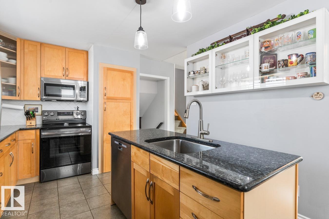 Photo 9 of 8910 162 St Nw, Edmonton AB