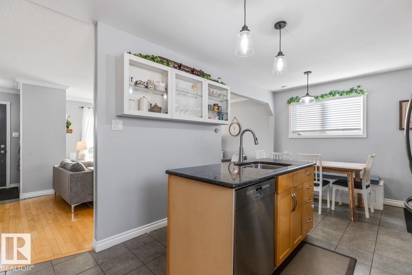 Photo 12 of 8910 162 St Nw, Edmonton AB