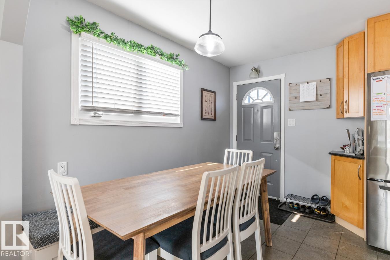 Photo 11 of 8910 162 St Nw, Edmonton AB