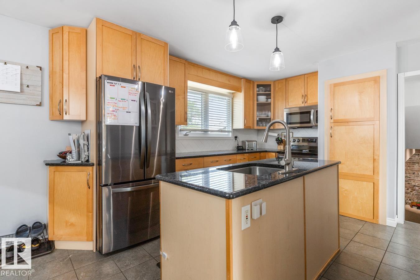 Photo 8 of 8910 162 St Nw, Edmonton AB