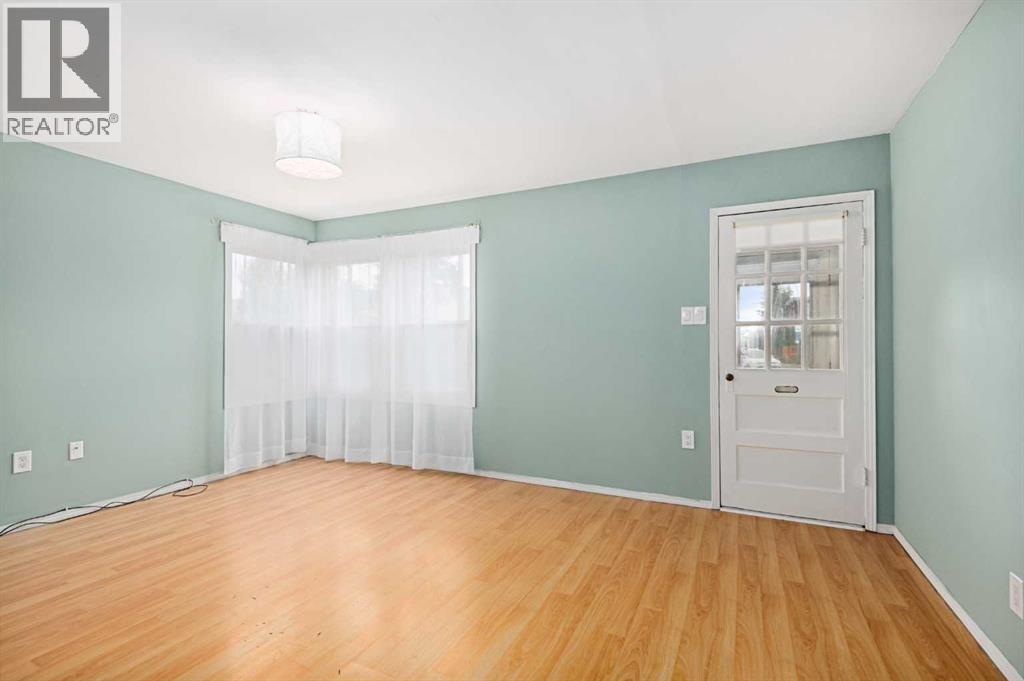 Photo 10 of 605 19 Street Nw, Calgary AB