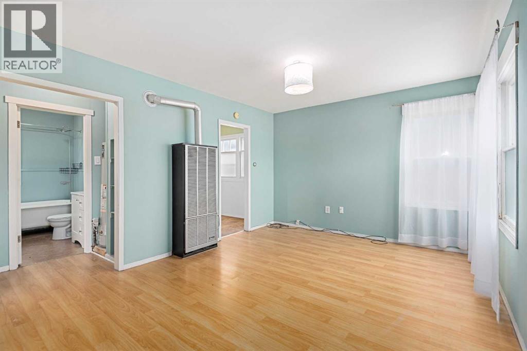 Photo 13 of 605 19 Street Nw, Calgary AB