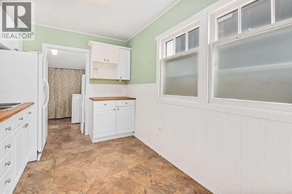 Photo 15 of 605 19 Street Nw, Calgary AB
