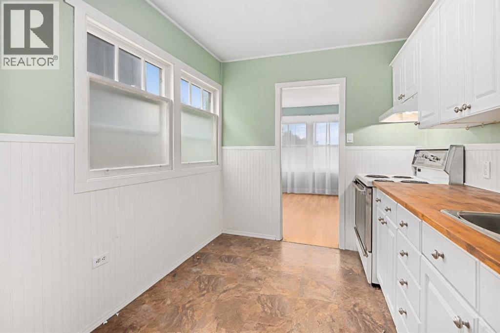 Photo 16 of 605 19 Street Nw, Calgary AB