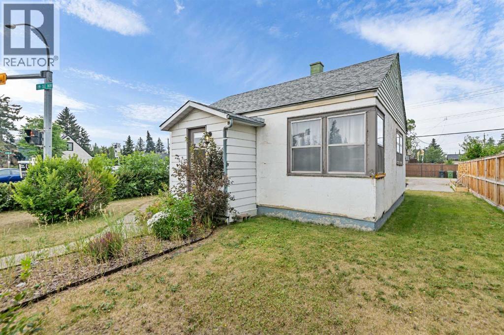 Photo 2 of 605 19 Street Nw, Calgary AB