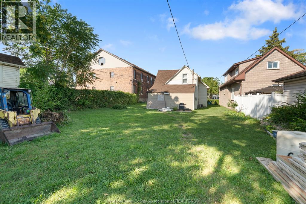 Photo 2 of 672 Langlois, Windsor ON