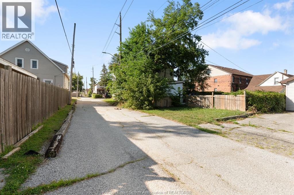 Photo 31 of 672 Langlois, Windsor ON