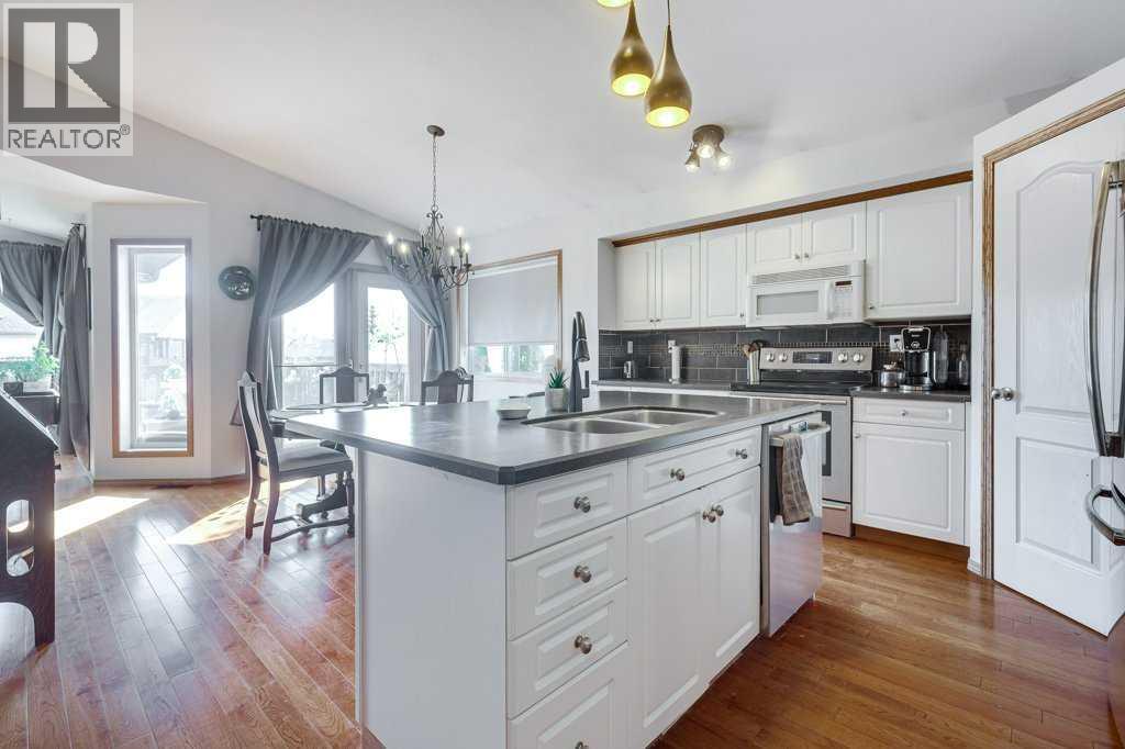 Photo 8 of 6215 58 Street, Rocky Mountain House AB