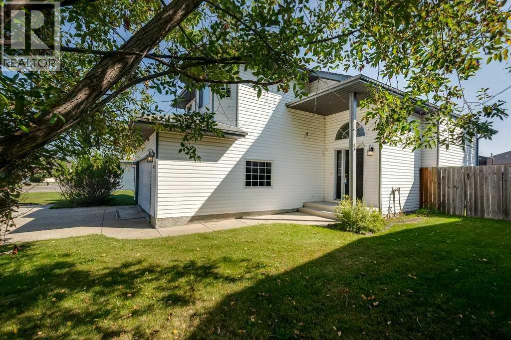 Photo 2 of 6215 58 Street, Rocky Mountain House AB