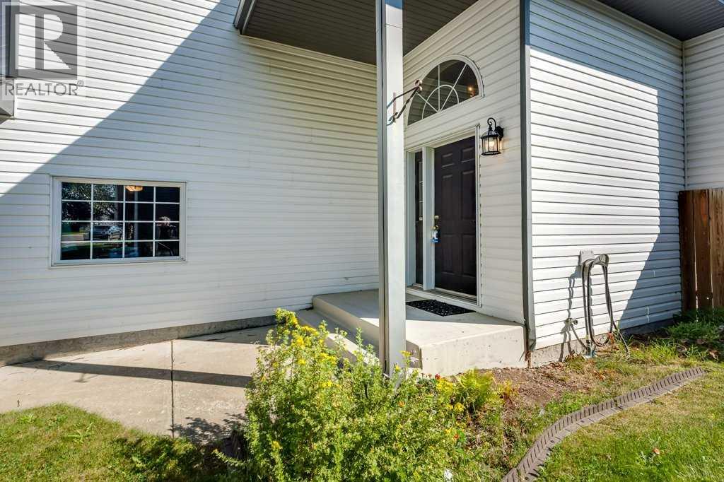 Photo 4 of 6215 58 Street, Rocky Mountain House AB