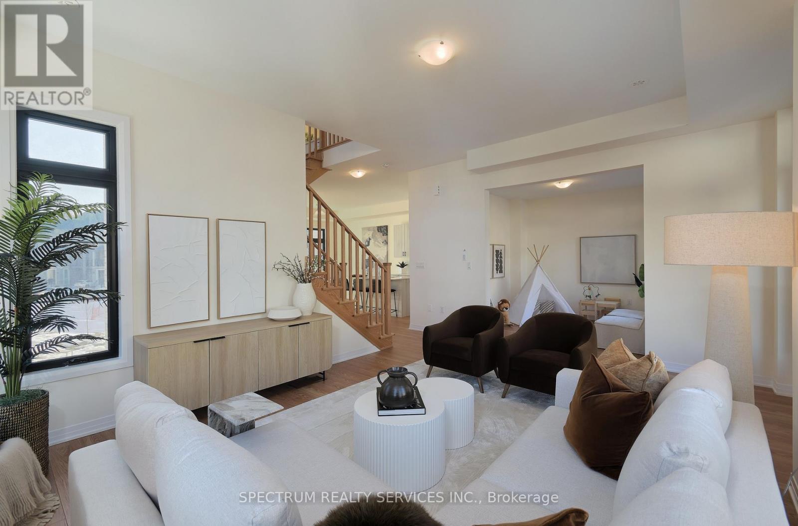 Photo 11 of 155 De La Roche Drive, Vaughan ON