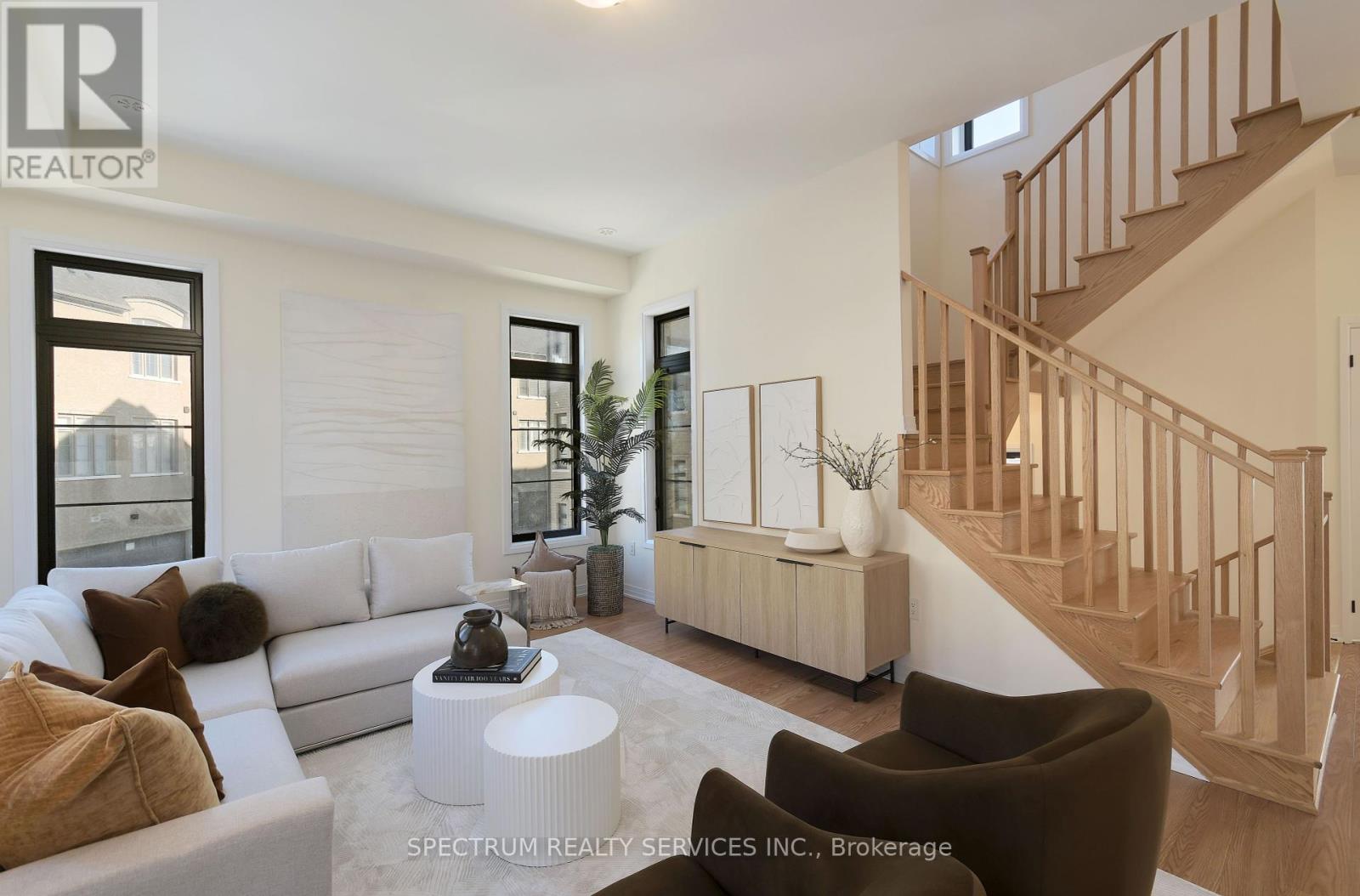 Photo 12 of 155 De La Roche Drive, Vaughan ON