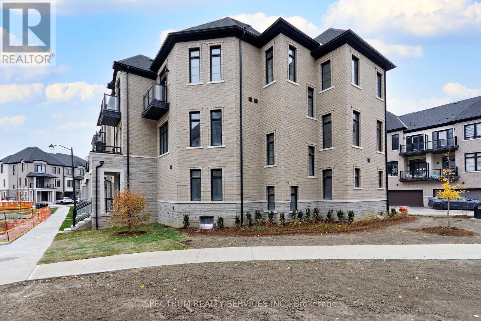 Photo 47 of 155 De La Roche Drive, Vaughan ON