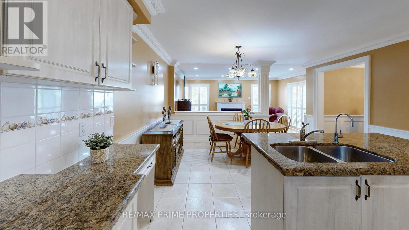 Photo 13 of 49 Rembrandt Drive, Markham ON