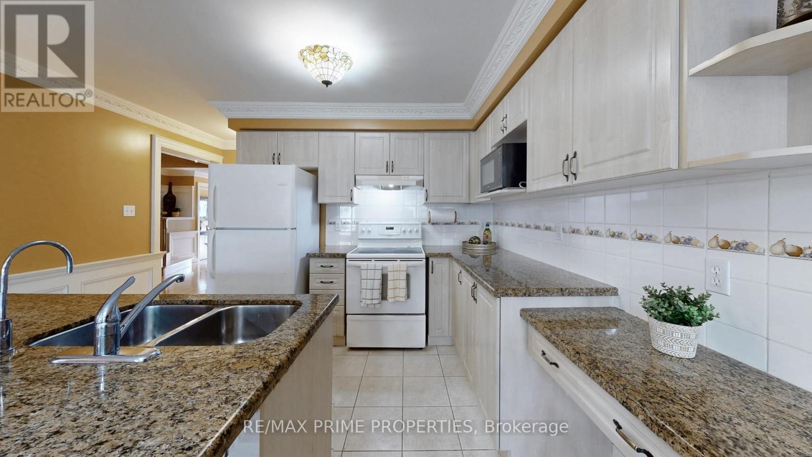 Photo 15 of 49 Rembrandt Drive, Markham ON