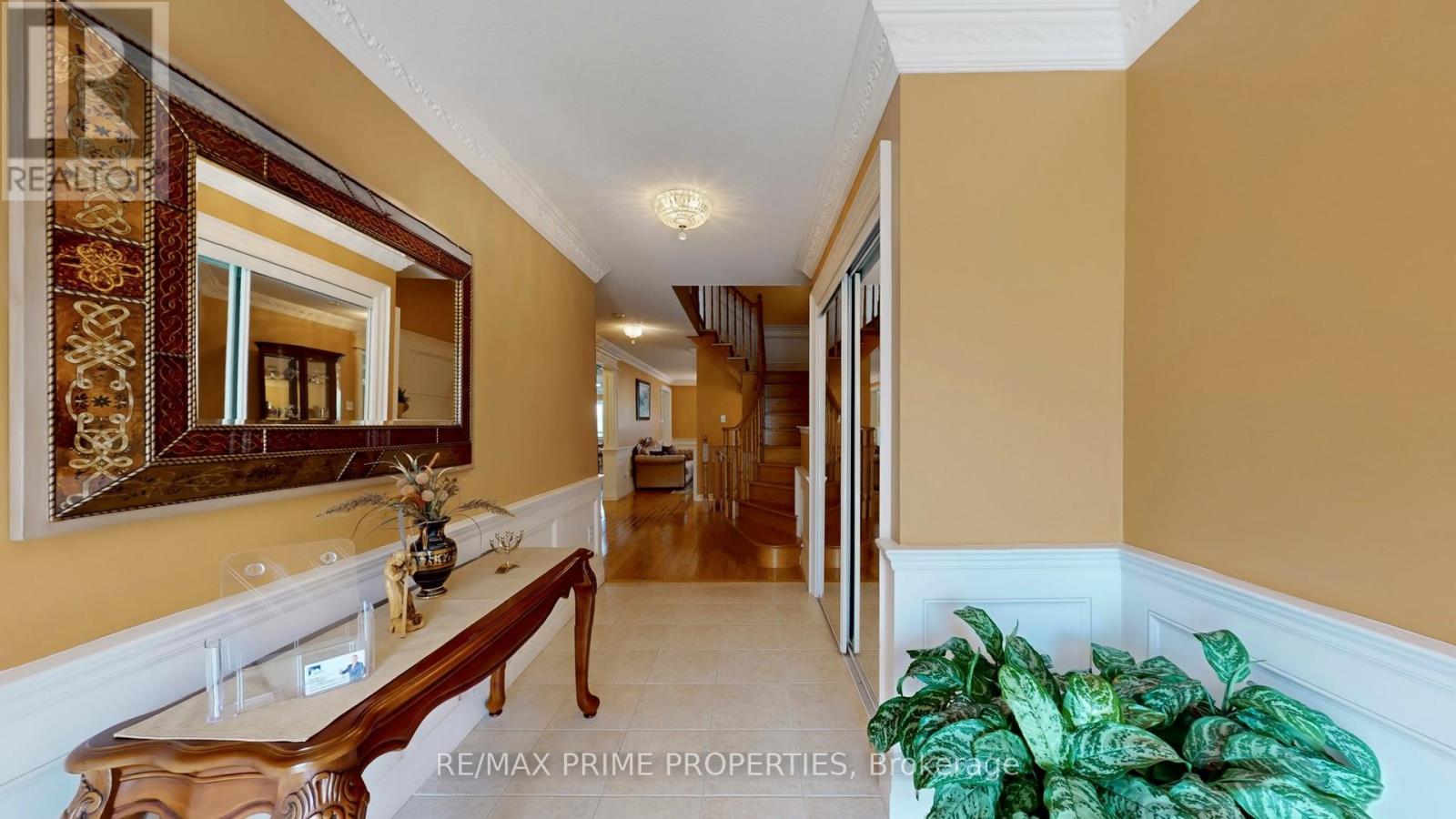 Photo 4 of 49 Rembrandt Drive, Markham ON