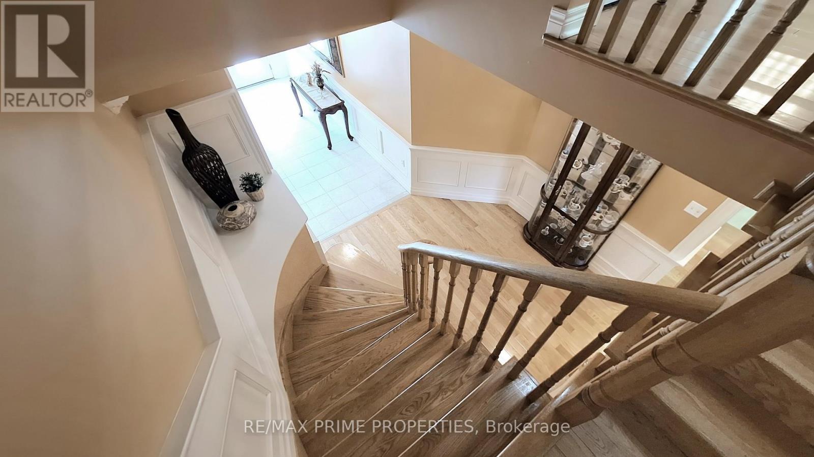 Photo 6 of 49 Rembrandt Drive, Markham ON