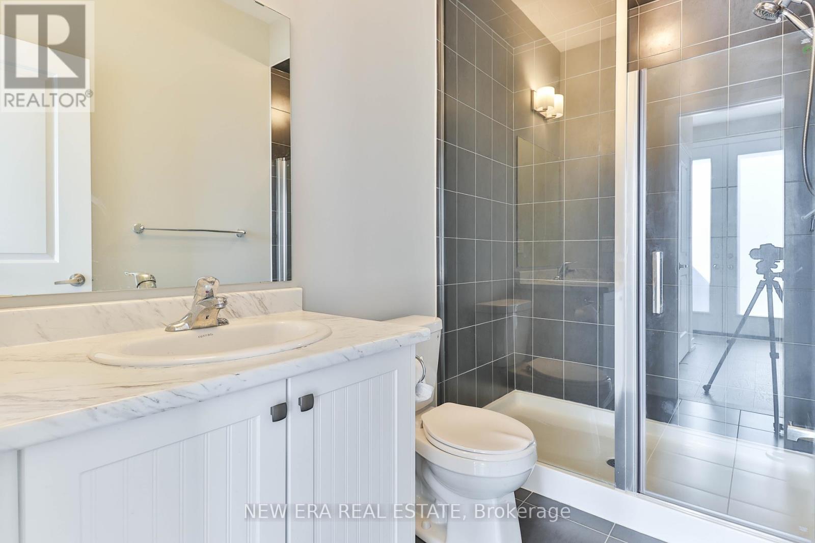 Photo 35 of 81 Stauffer Crescent, Markham ON