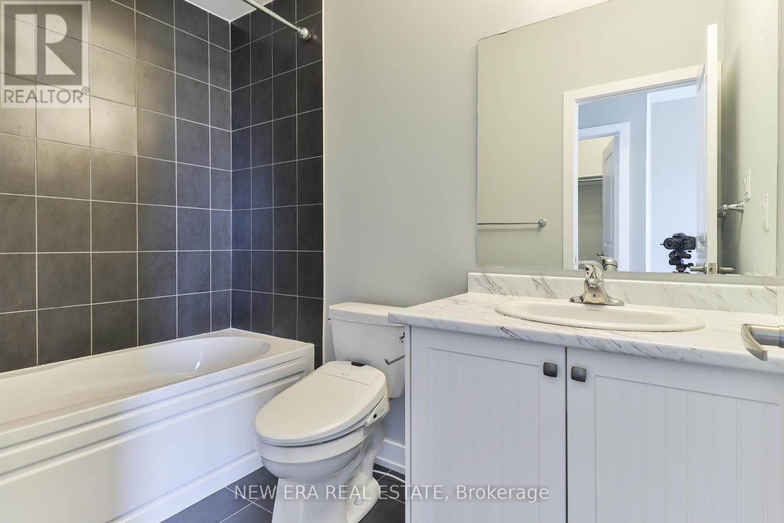 Photo 39 of 81 Stauffer Crescent, Markham ON