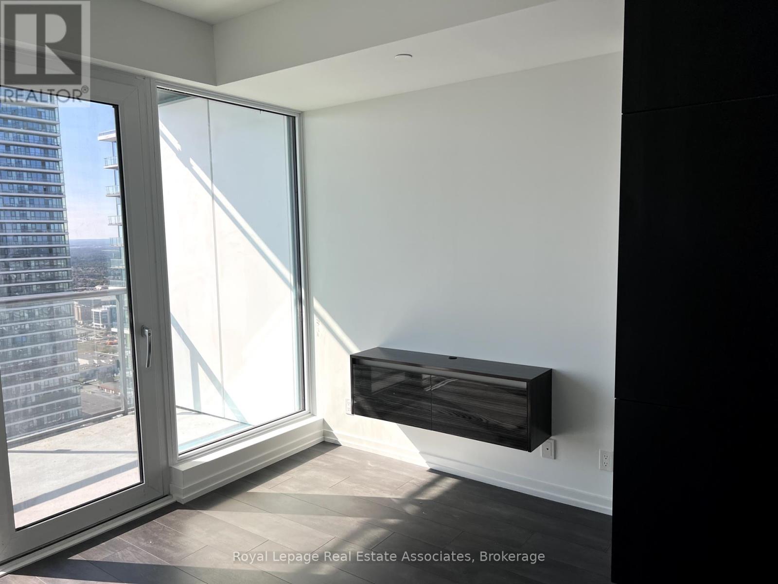 Photo 10 of 5003 7890 Jane Street, Vaughan ON