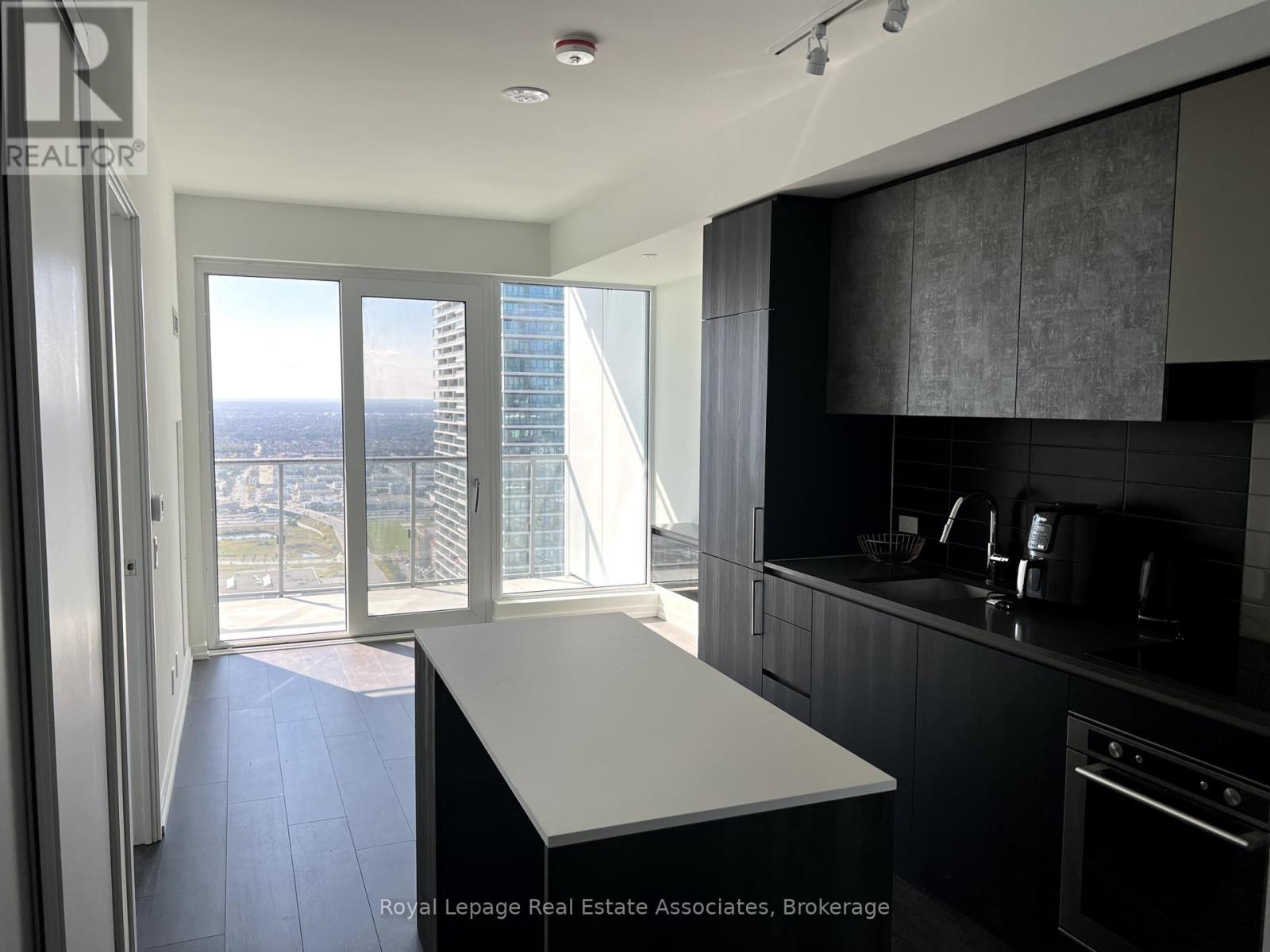Photo 6 of 5003 7890 Jane Street, Vaughan ON
