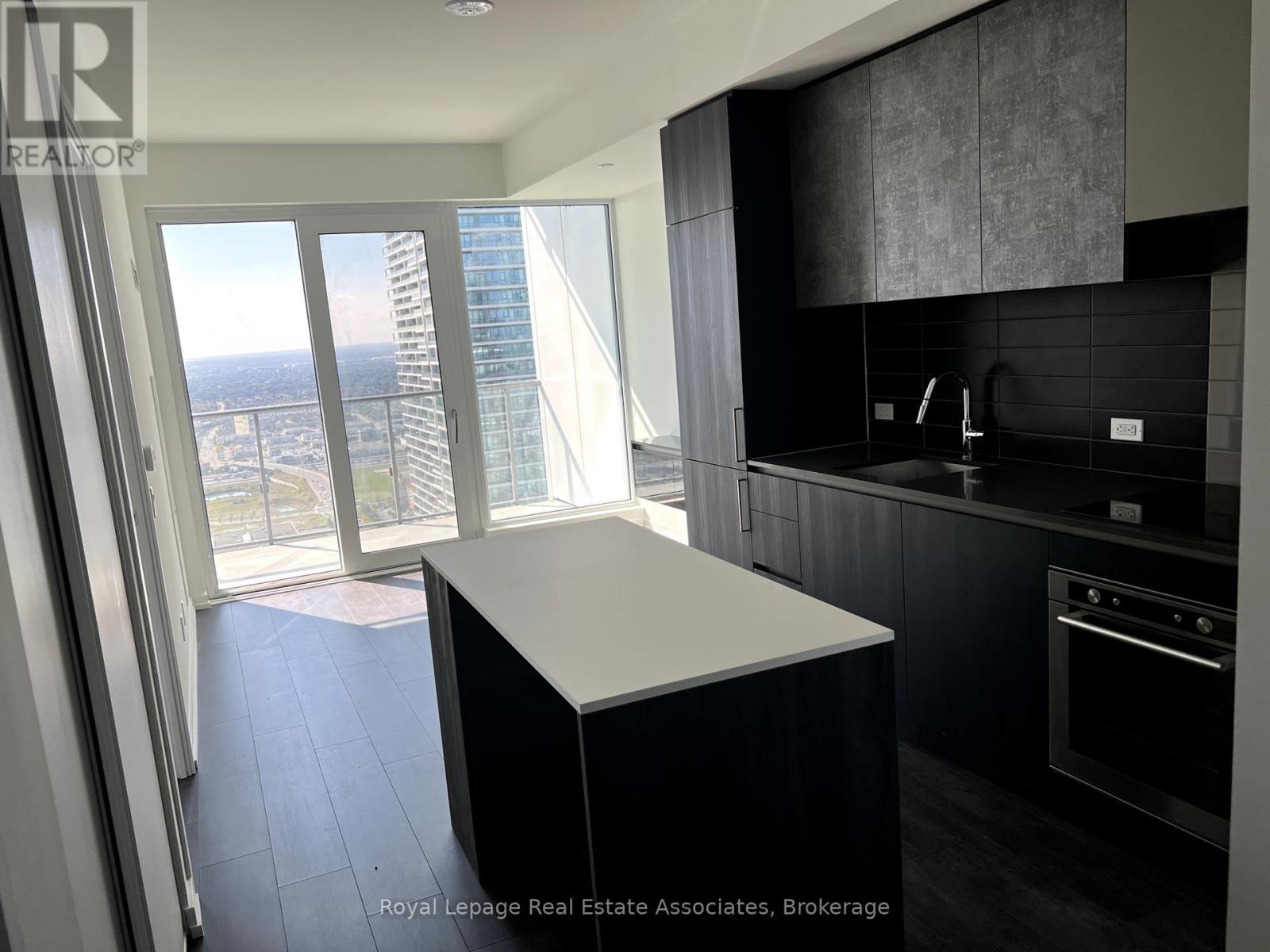 Photo 7 of 5003 7890 Jane Street, Vaughan ON