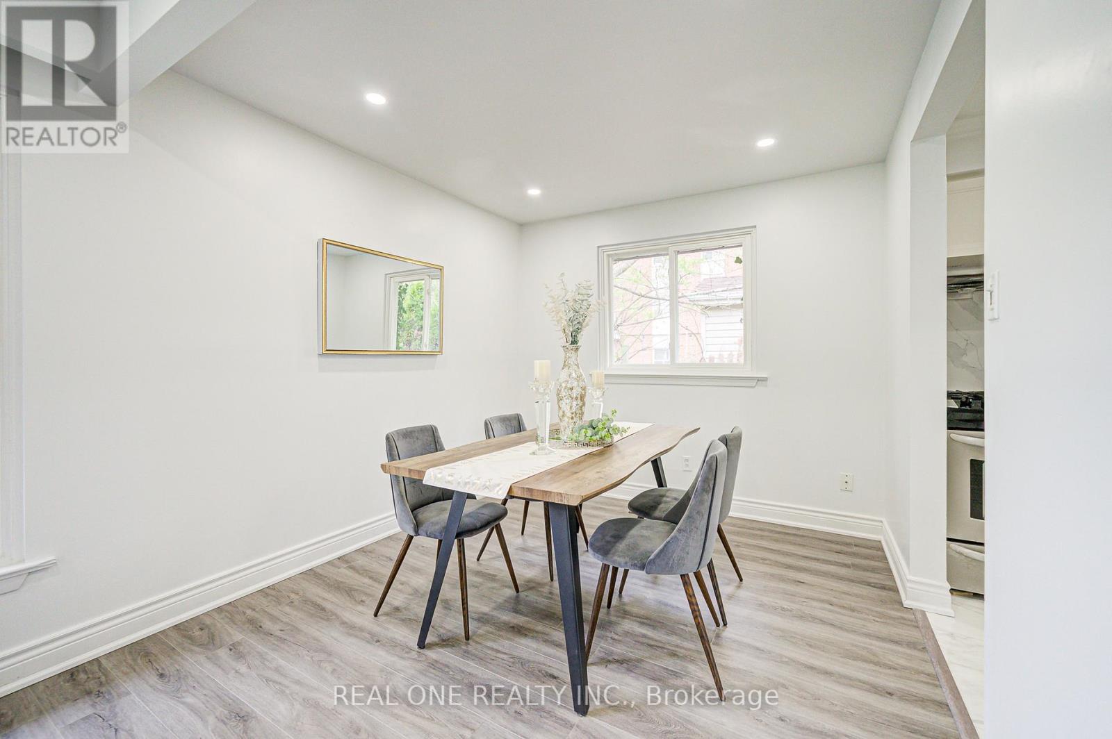 Photo 10 of 68 Laverock Avenue, Richmond Hill ON