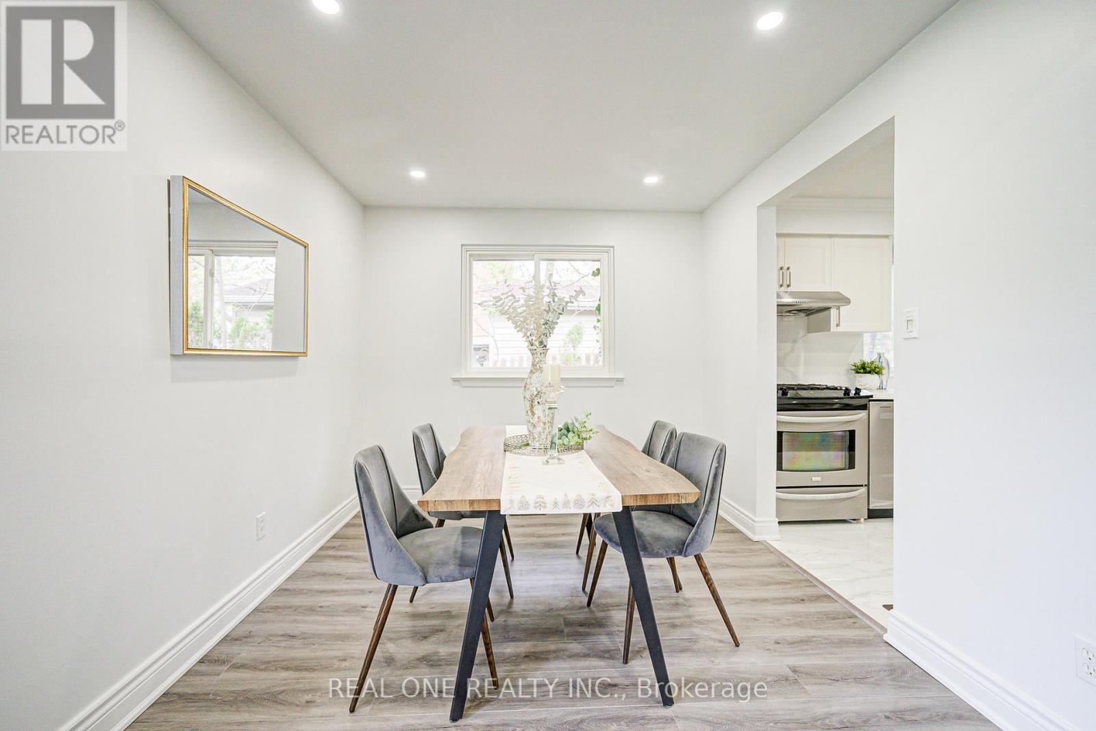 Photo 11 of 68 Laverock Avenue, Richmond Hill ON
