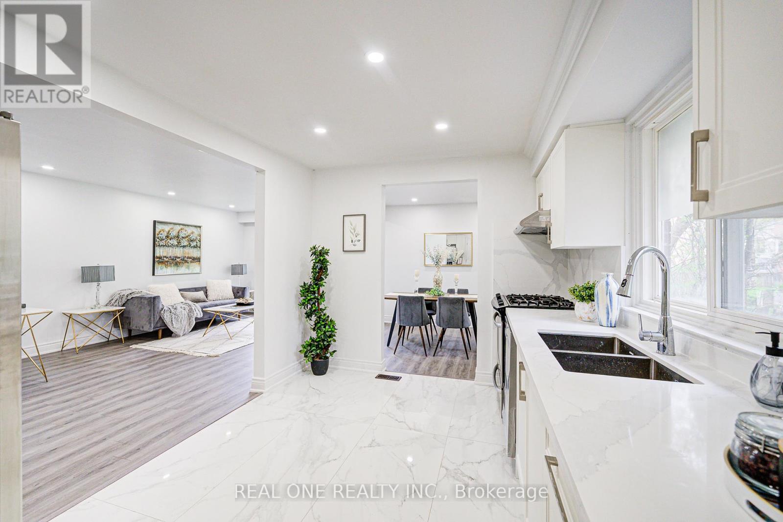 Photo 16 of 68 Laverock Avenue, Richmond Hill ON