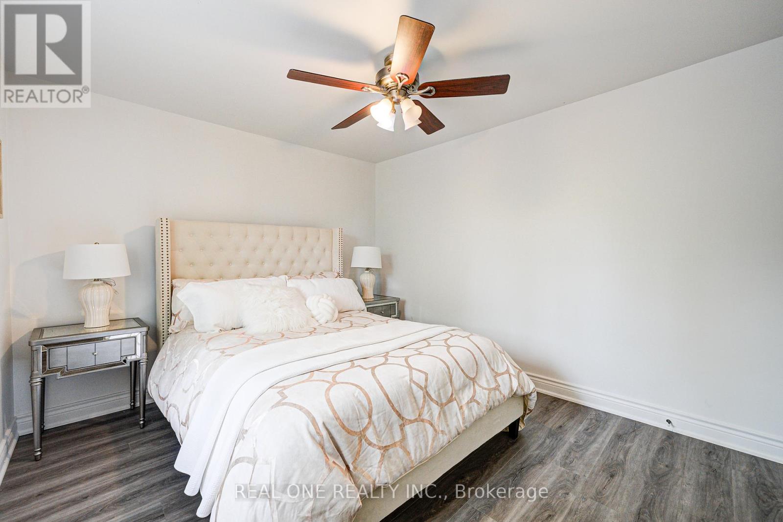 Photo 24 of 68 Laverock Avenue, Richmond Hill ON