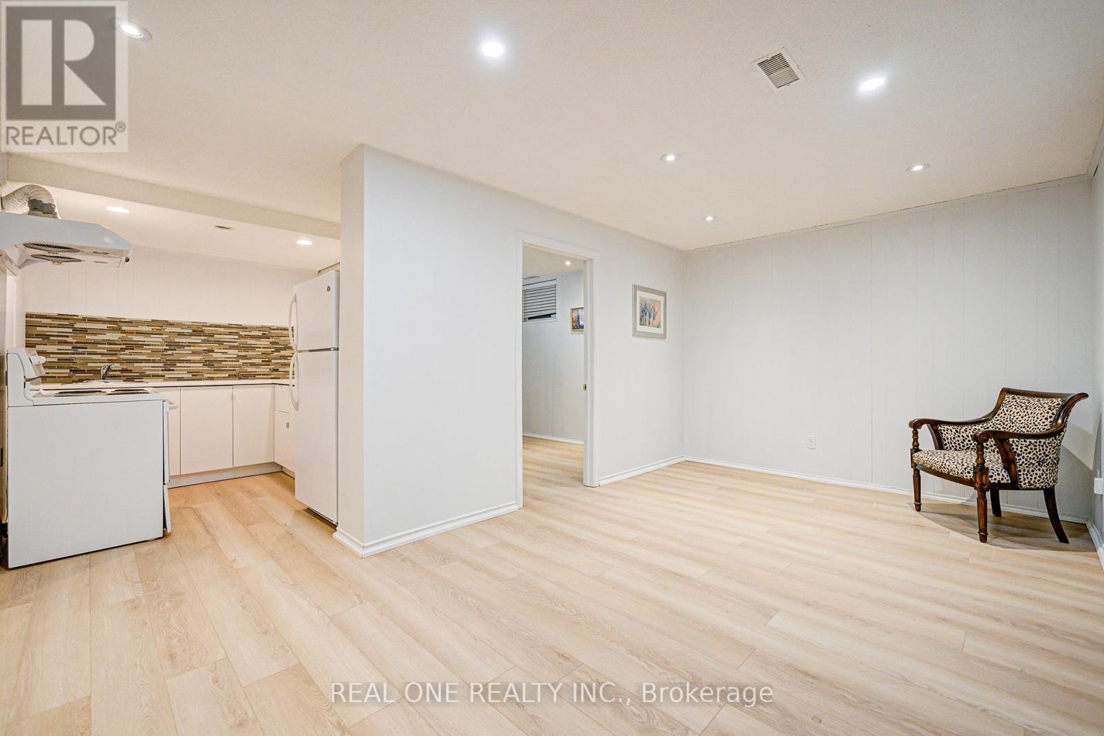 Photo 32 of 68 Laverock Avenue, Richmond Hill ON